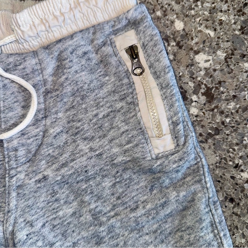 Baby GAP l Gray and White Casual Shorts l Boy’s Size 2Y - Picture 5 of 8